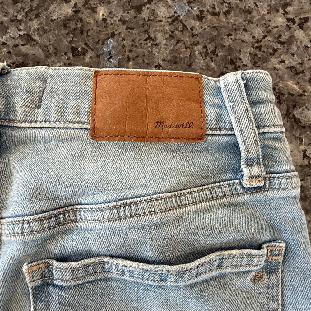 MADEWELL Perfect Vintage 10” High Rise Jean in Ellicott Wash, Raw Hem, Size 25P - Picture 3 of 10
